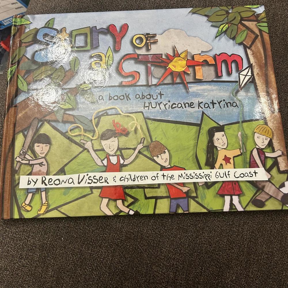 Scholastic The Story of the Strom-The Story of Hurricane Katrina (Hardcover)